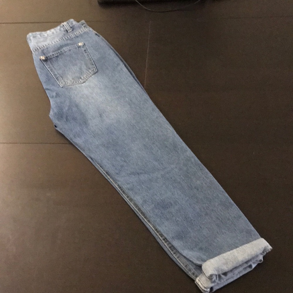 PrettyLittleThing Petite Midwash Mom Jeans